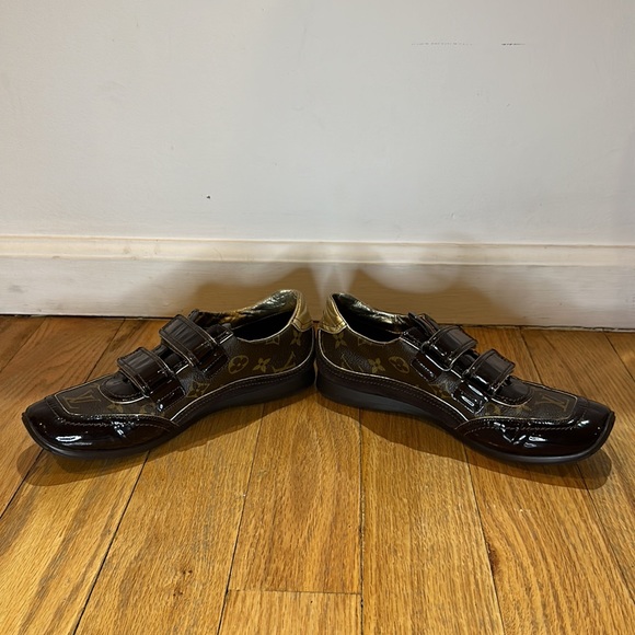 Louis Vuitton Monogram print Sneakers.  Size 38 but fits like 39. - Picture 6 of 9